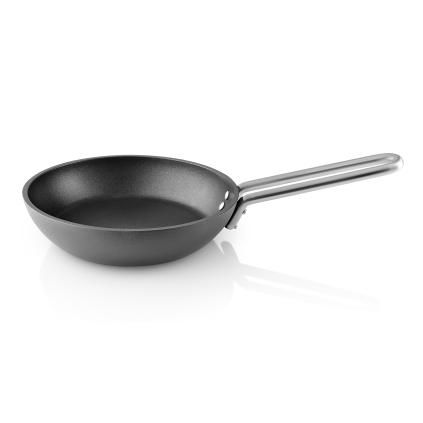 Panvica PROFESSIONAL 20 cm, nepriľnavá, Eva Trio