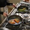 212761 3 univerzalni panev adamant comfort 32 cm cerna hlinik fissler