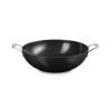 224394 wok essential 32 cm 6 l cerna hlinik le creuset
