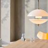 Závesná lampa CLAM 44 cm, biela/mosadz, Fritz Hansen